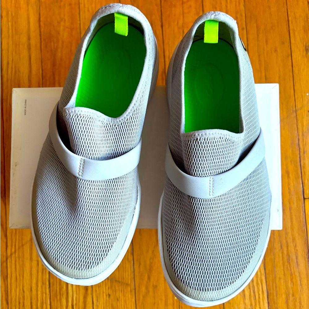 Oofos Oomg eeZee low shoe